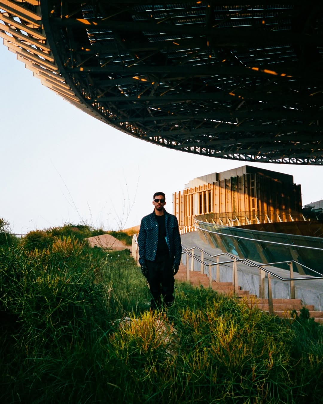 artist profile: @itsnovo
creative direction, styling & photography by @omarabulata, shot on 35mm.